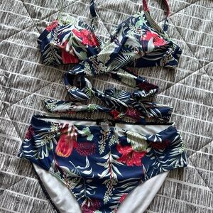 3 piece Suzanne Betro women’s size 1X swimsuit great condition